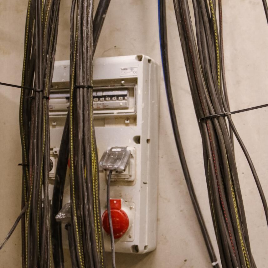Câble rigide Nexans R2V Distingo Nx'Tag cuivre 3G1,5 mm² en couronne de 100 m – Image 3